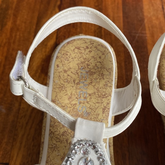 Jewels Princess Dress Shoes for Girls - Picture 8 of 15